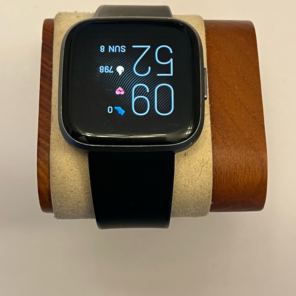 Fitbit Versa 2 (tested, Charger included) - Picture 3 of 6